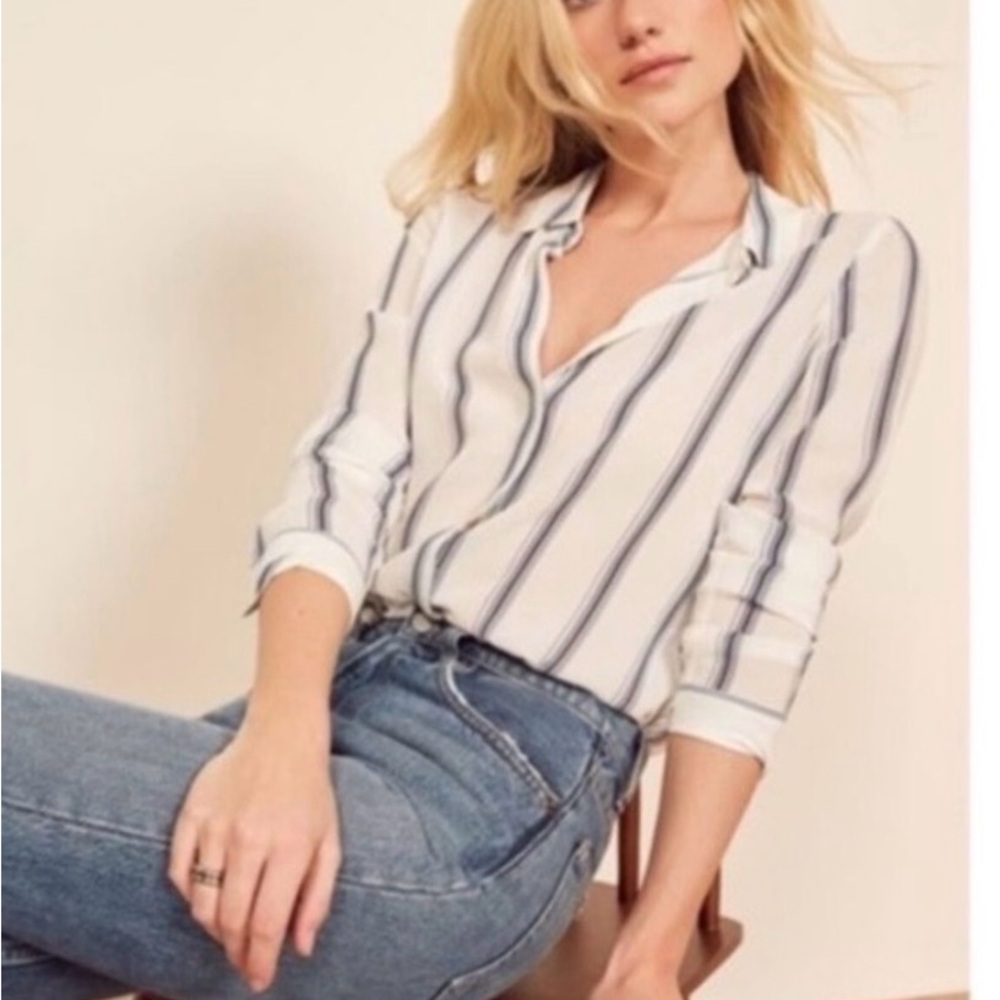Reformation Violet Blouse in Lyon
Stripe Small